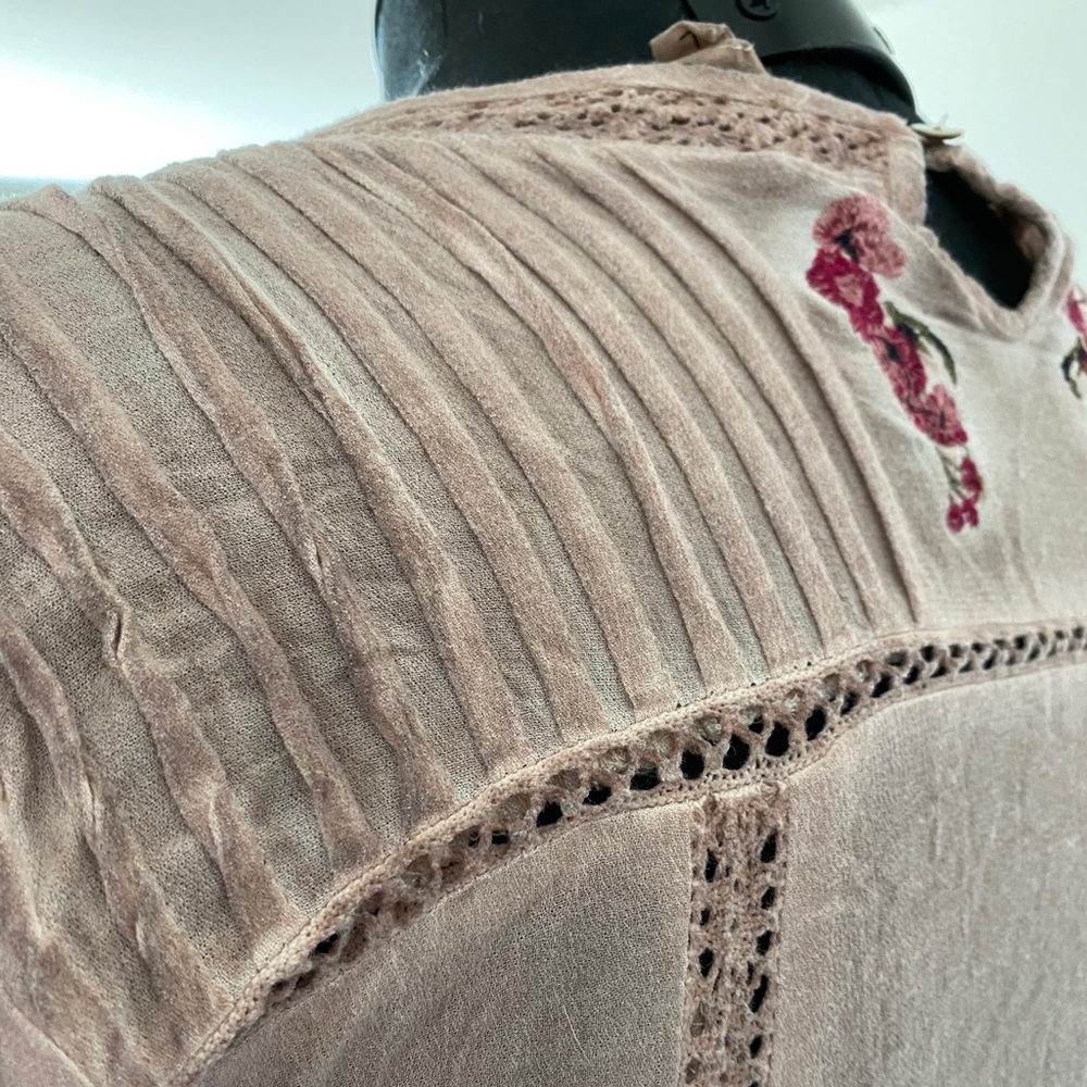 Embroidered Top - Picture 4 of 6